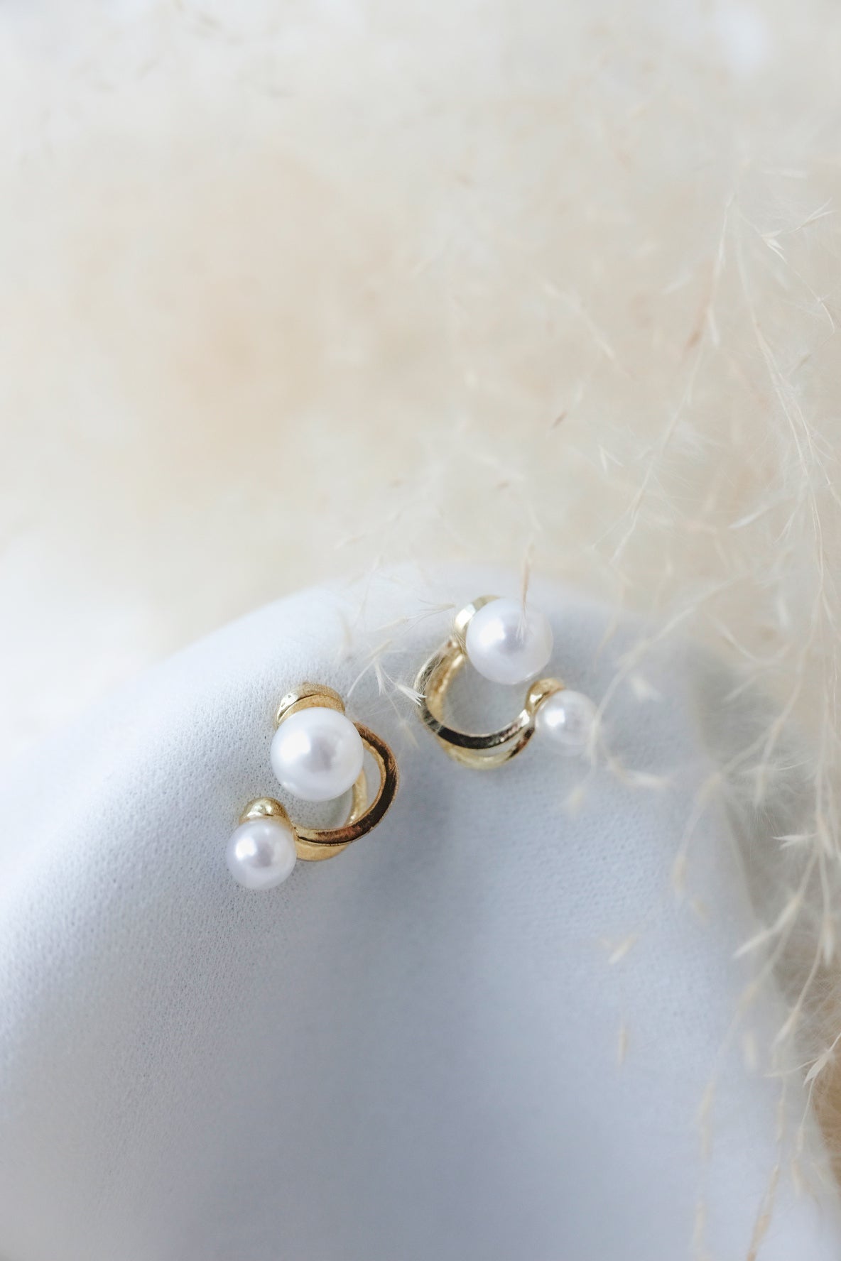 Double White Pearly Earring